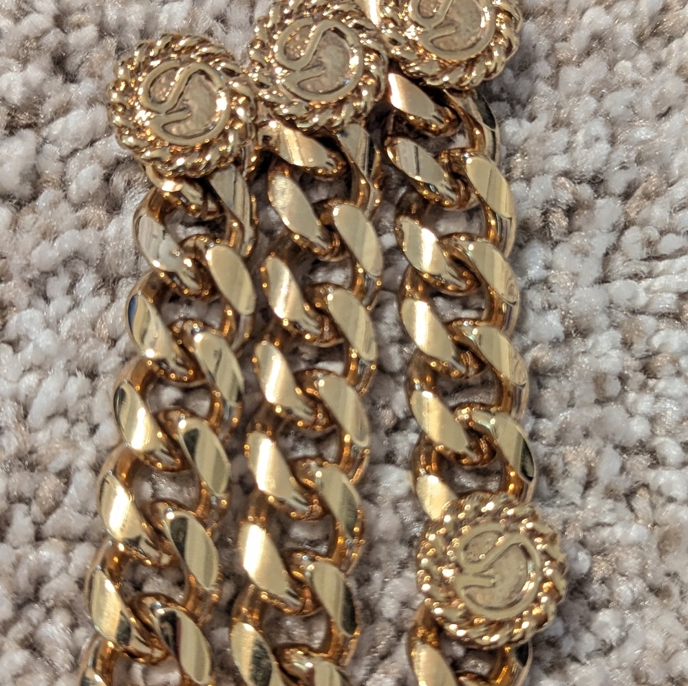 Stunning St. John Vintage 1980's-90'    Gold Chain Belt with Medallion Accents - Picture 12 of 17